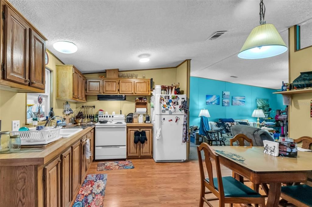 For Sale: $254,000 (3 beds, 2 baths, 1080 Square Feet)
