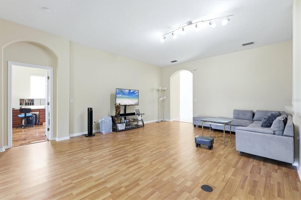 For Sale: $549,000 (4 beds, 3 baths, 2625 Square Feet)