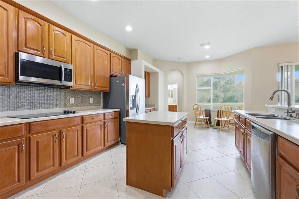 For Sale: $549,000 (4 beds, 3 baths, 2625 Square Feet)