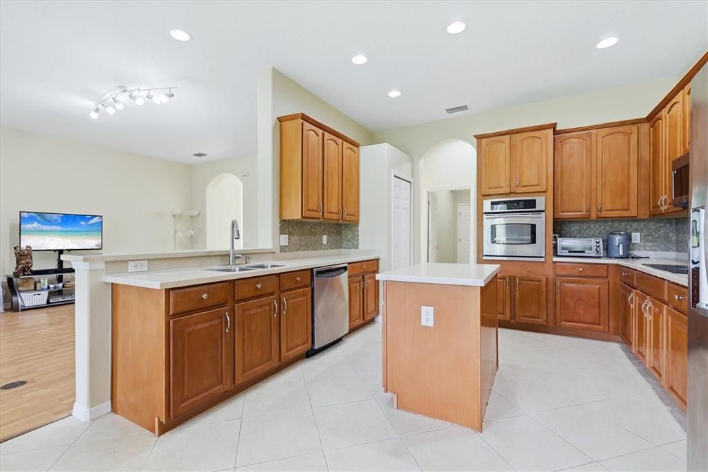 For Sale: $549,000 (4 beds, 3 baths, 2625 Square Feet)