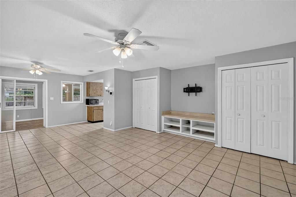 For Sale: $259,900 (2 beds, 2 baths, 1336 Square Feet)
