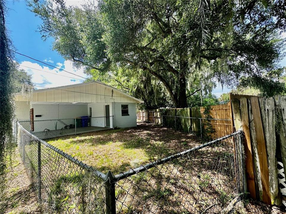 For Sale: $259,900 (2 beds, 2 baths, 1336 Square Feet)