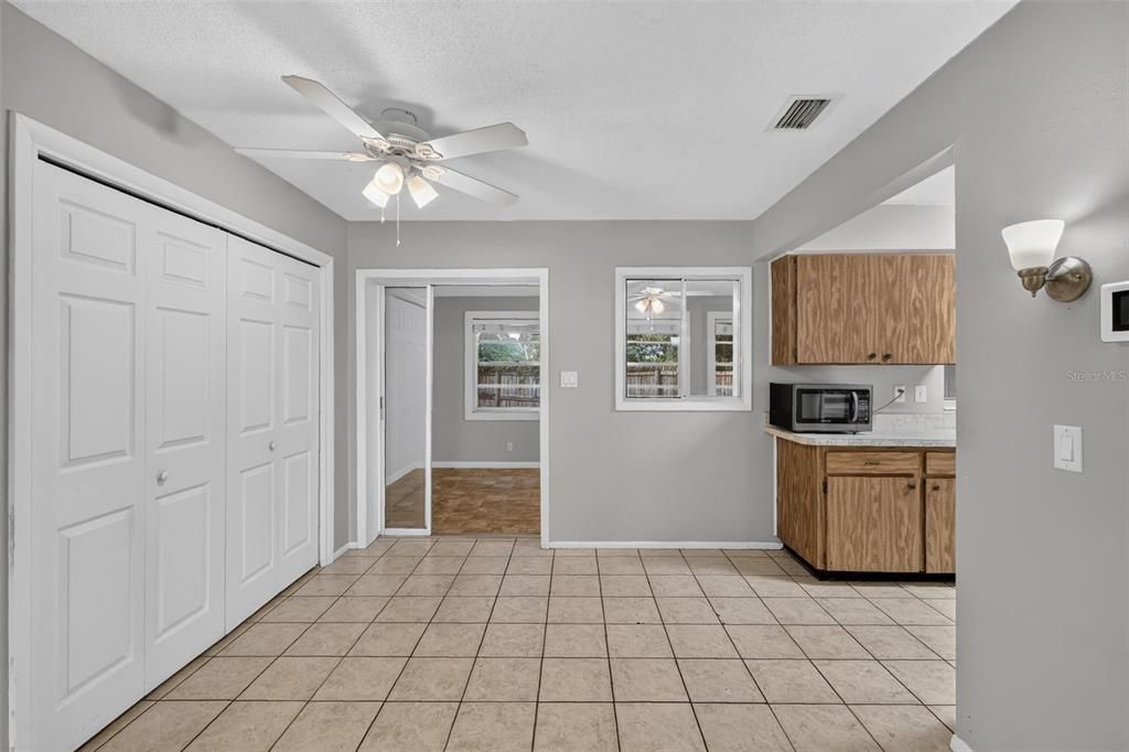 For Sale: $259,900 (2 beds, 2 baths, 1336 Square Feet)
