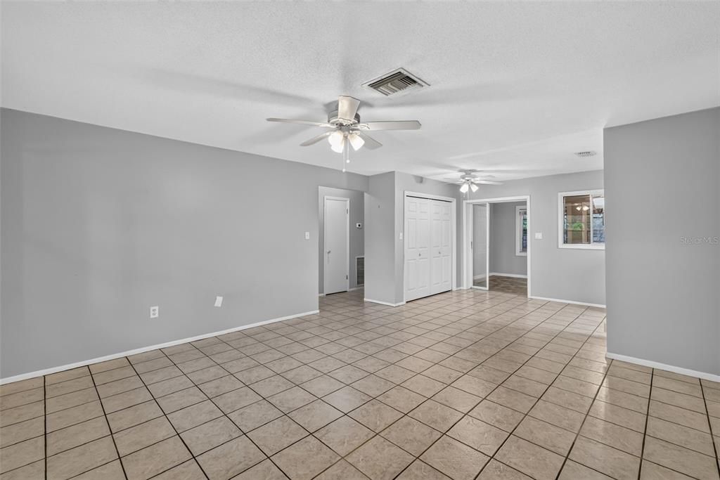 For Sale: $259,900 (2 beds, 2 baths, 1336 Square Feet)