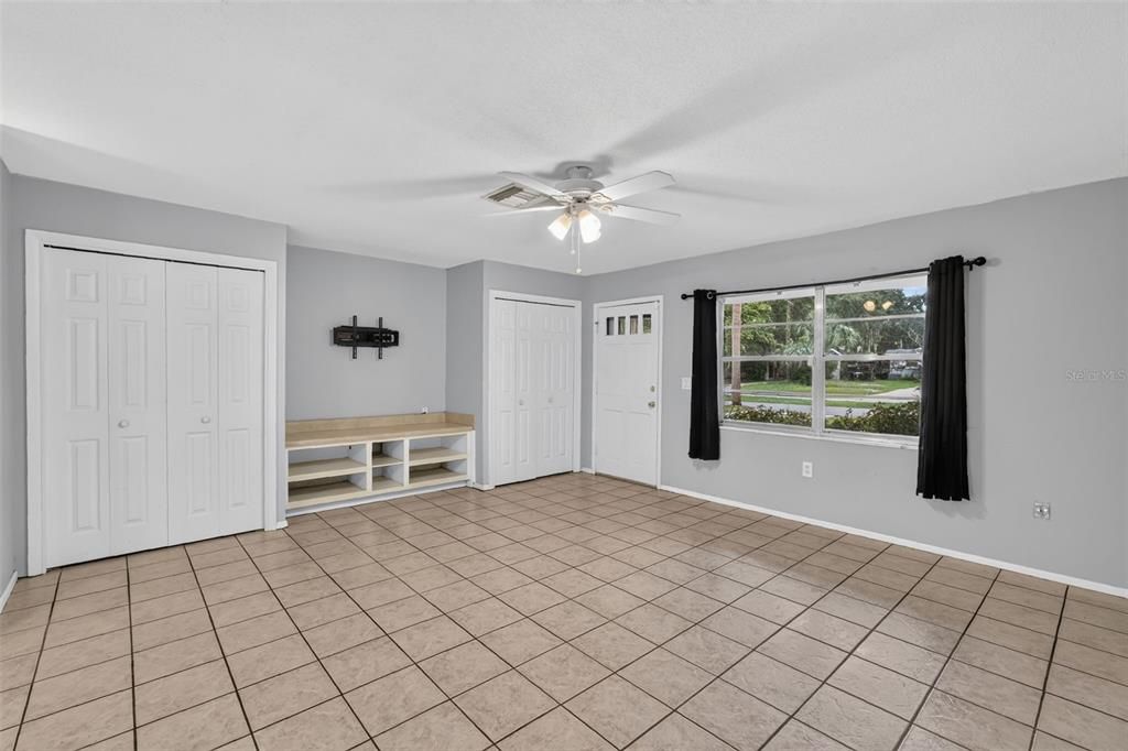 For Sale: $259,900 (2 beds, 2 baths, 1336 Square Feet)