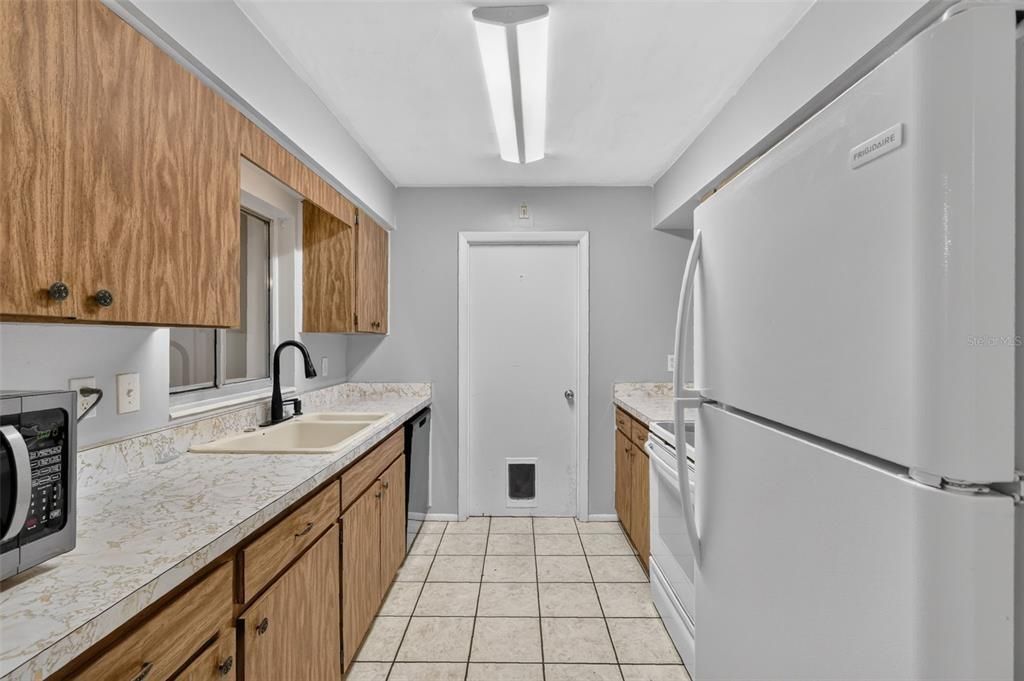 For Sale: $259,900 (2 beds, 2 baths, 1336 Square Feet)