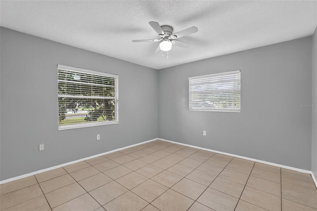 For Sale: $259,900 (2 beds, 2 baths, 1336 Square Feet)