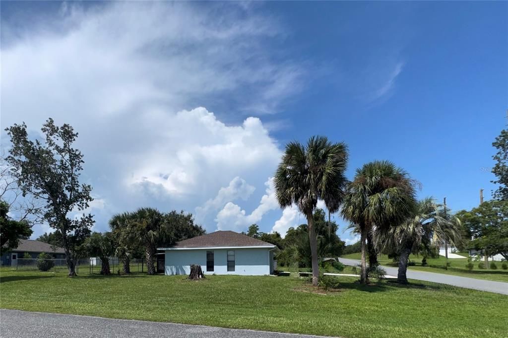 For Sale: $243,000 (2 beds, 2 baths, 1170 Square Feet)