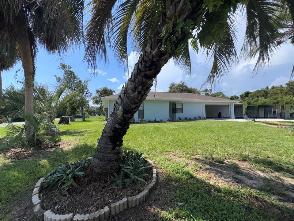 For Sale: $243,000 (2 beds, 2 baths, 1170 Square Feet)