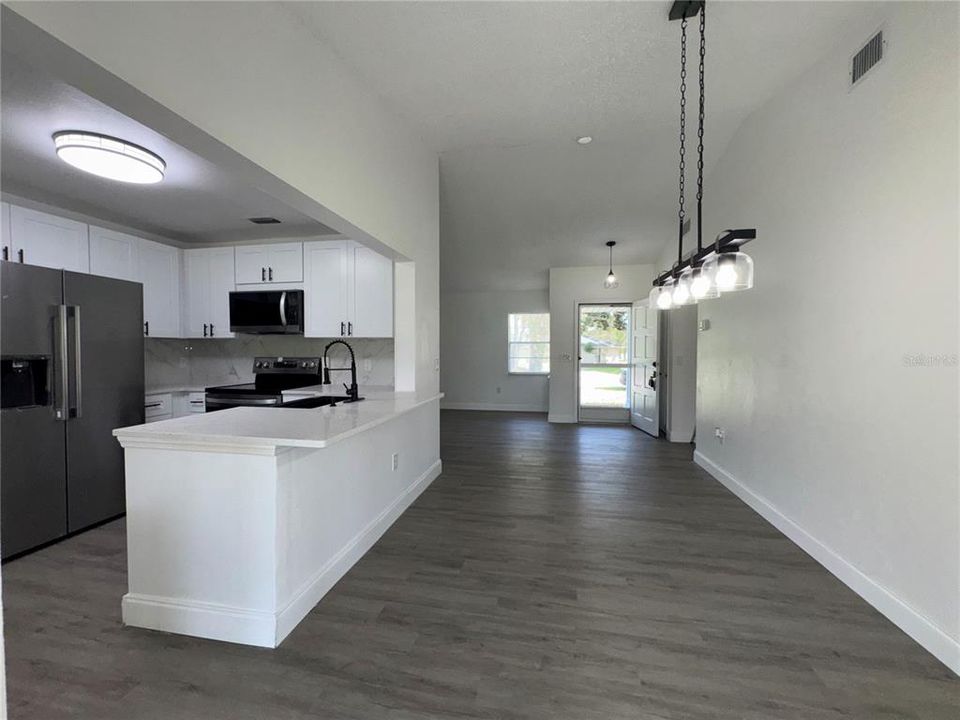 For Sale: $243,000 (2 beds, 2 baths, 1170 Square Feet)