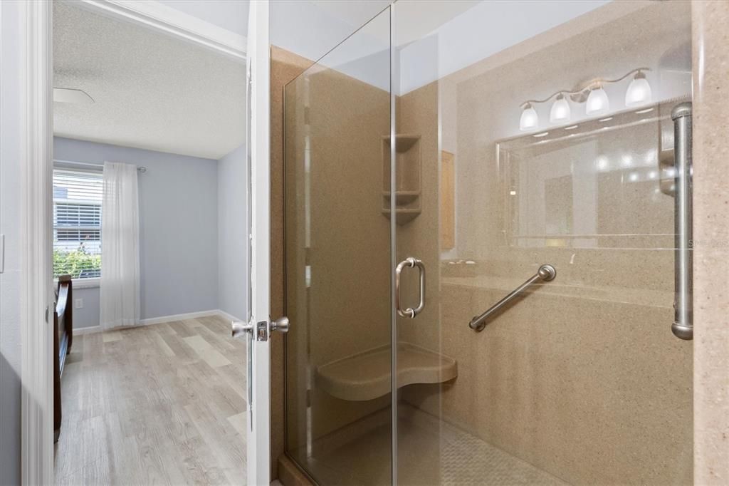 For Sale: $315,000 (2 beds, 2 baths, 1066 Square Feet)