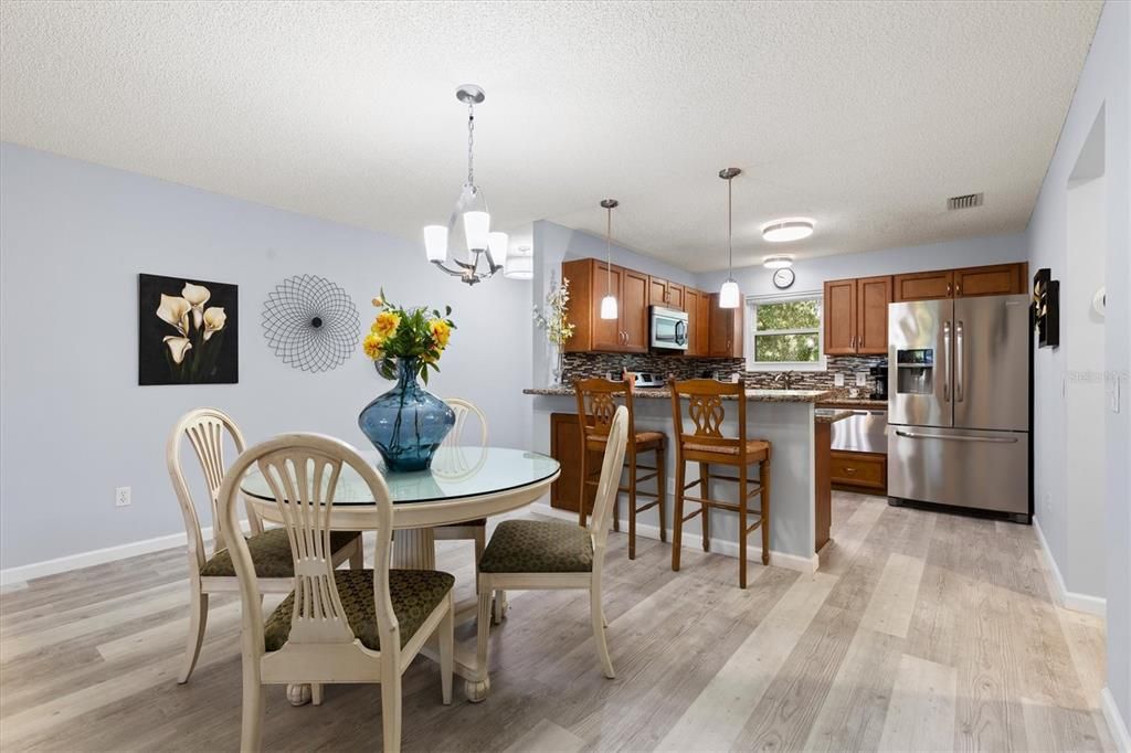 For Sale: $315,000 (2 beds, 2 baths, 1066 Square Feet)