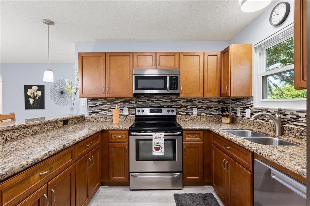 For Sale: $315,000 (2 beds, 2 baths, 1066 Square Feet)