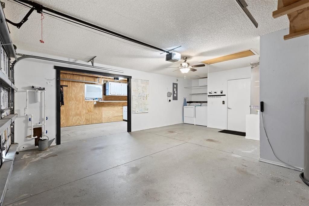 For Sale: $315,000 (2 beds, 2 baths, 1066 Square Feet)