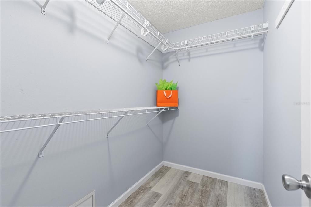 For Sale: $315,000 (2 beds, 2 baths, 1066 Square Feet)