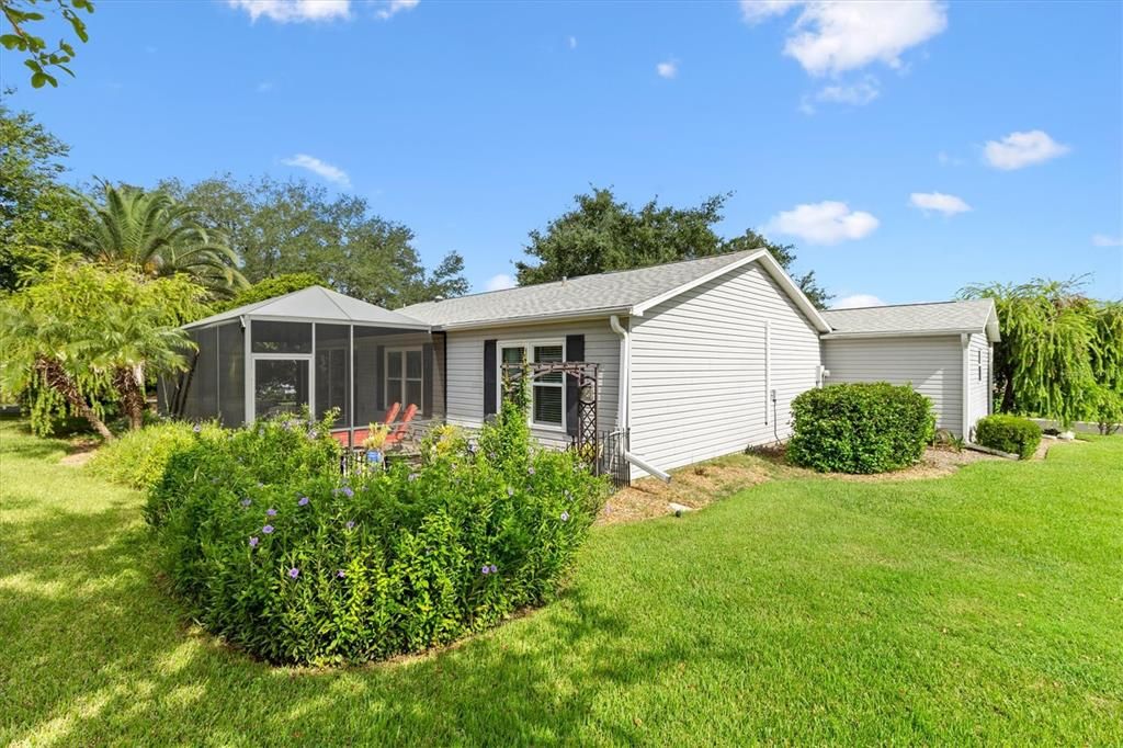 For Sale: $315,000 (2 beds, 2 baths, 1066 Square Feet)