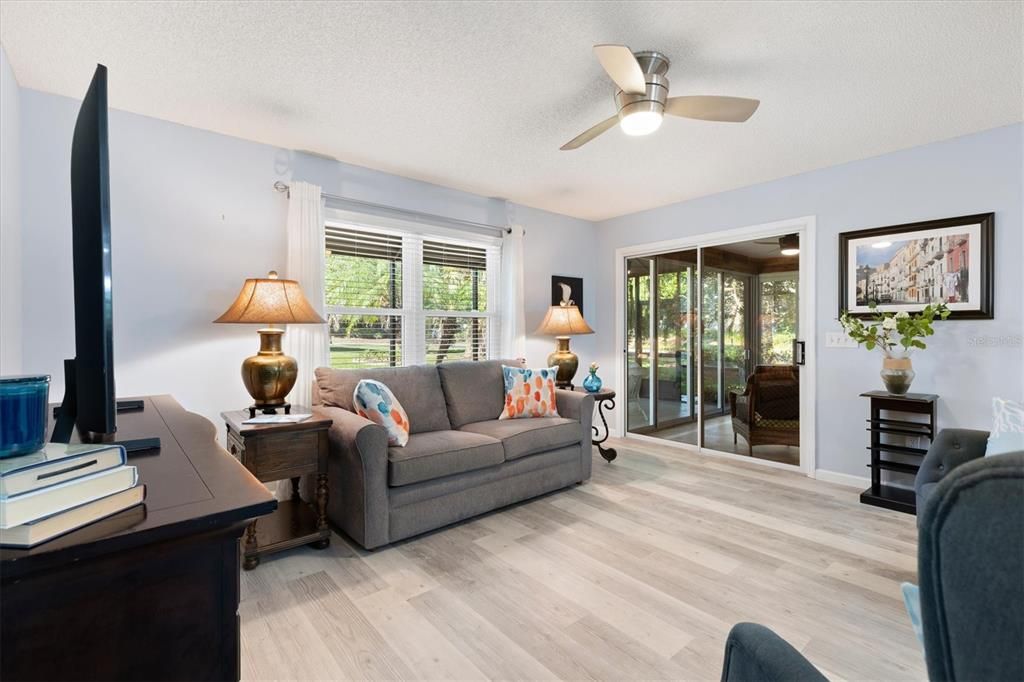 For Sale: $315,000 (2 beds, 2 baths, 1066 Square Feet)