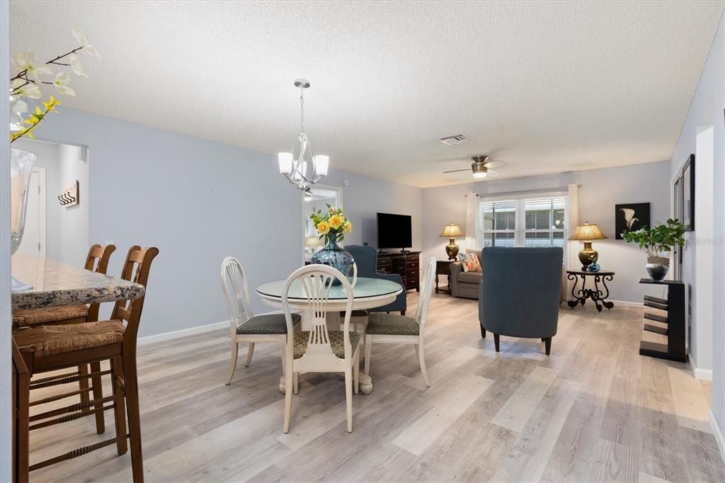 For Sale: $315,000 (2 beds, 2 baths, 1066 Square Feet)