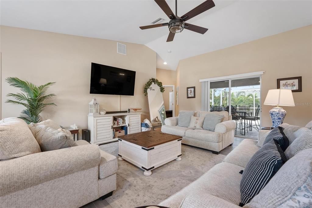 For Sale: $409,990 (3 beds, 2 baths, 1526 Square Feet)