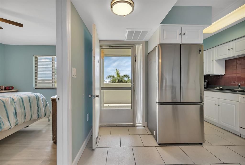 For Sale: $299,000 (2 beds, 2 baths, 988 Square Feet)