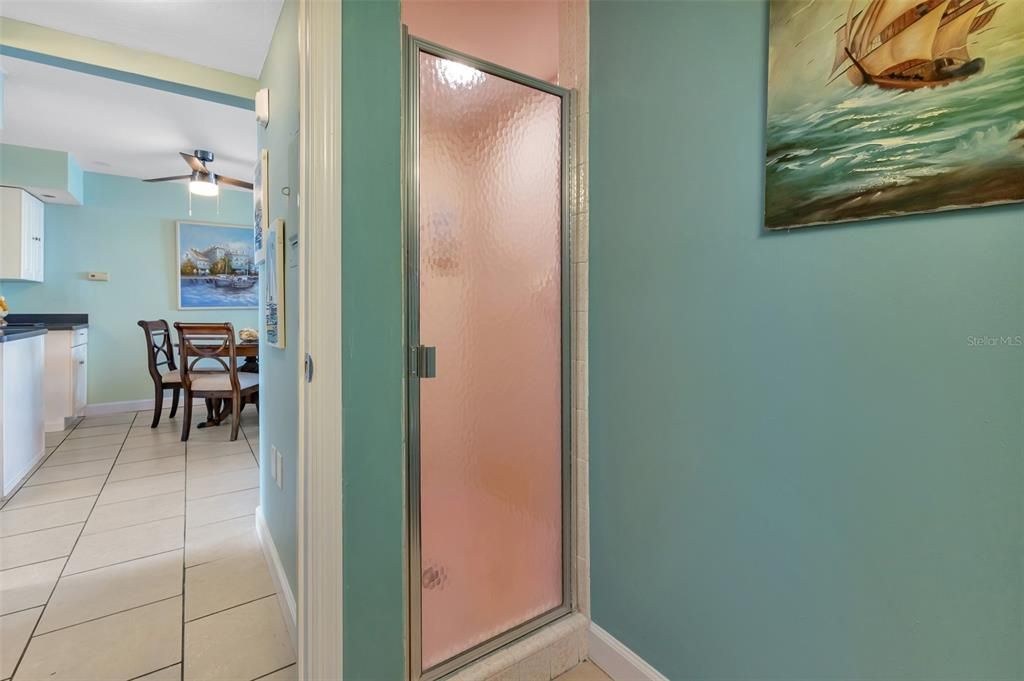 For Sale: $299,000 (2 beds, 2 baths, 988 Square Feet)