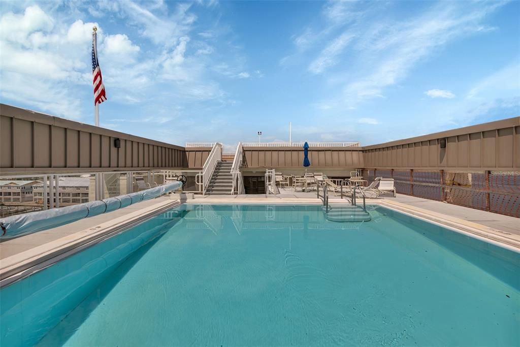 For Sale: $299,000 (2 beds, 2 baths, 988 Square Feet)
