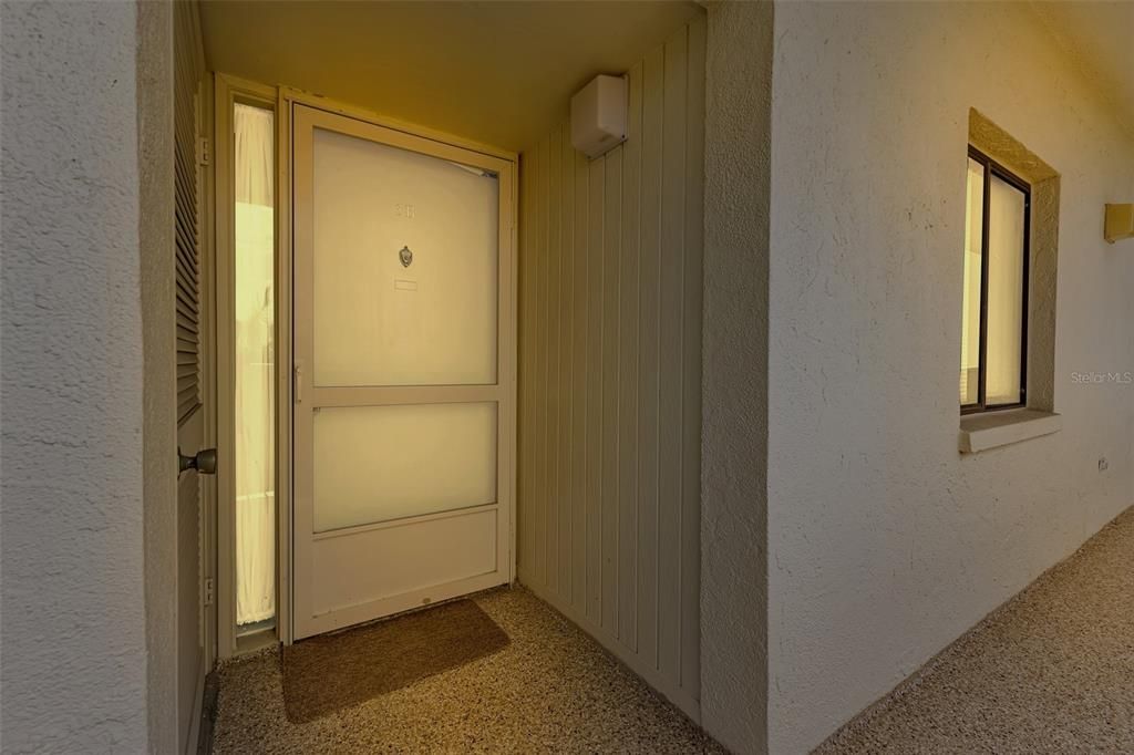 For Sale: $299,000 (2 beds, 2 baths, 988 Square Feet)