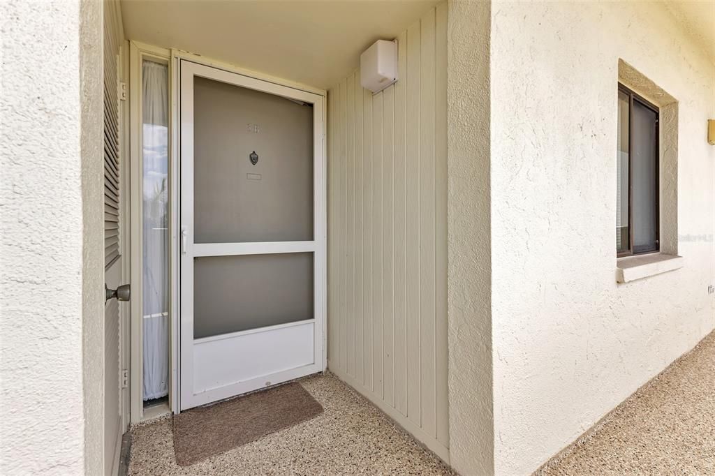 For Sale: $299,000 (2 beds, 2 baths, 988 Square Feet)