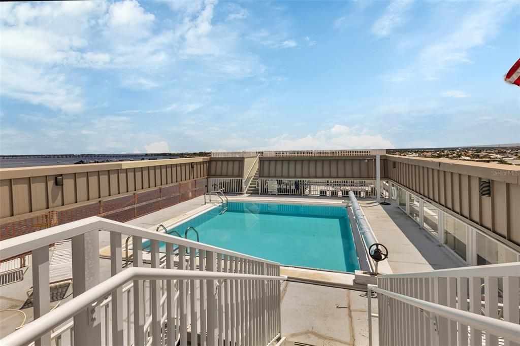 For Sale: $299,000 (2 beds, 2 baths, 988 Square Feet)