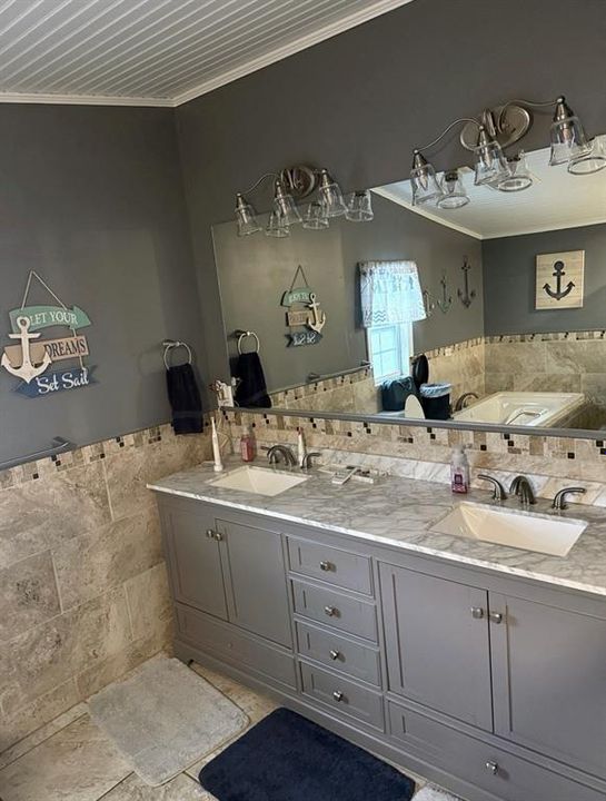 For Sale: $229,999 (3 beds, 2 baths, 1701 Square Feet)