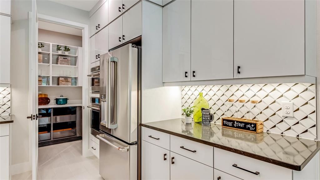 For Sale: $593,990 (3 beds, 3 baths, 2490 Square Feet)