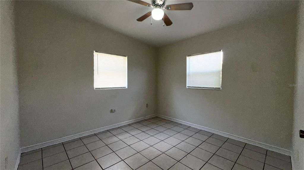 For Rent: $2,150 (2 beds, 1 baths, 888 Square Feet)