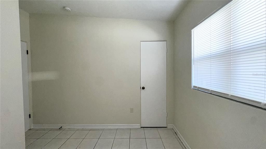 For Rent: $2,150 (2 beds, 1 baths, 888 Square Feet)