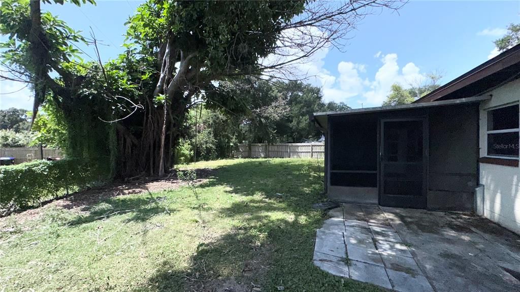 For Rent: $2,150 (2 beds, 1 baths, 888 Square Feet)