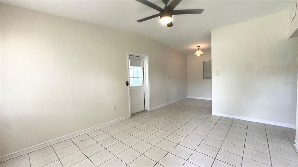 For Rent: $2,150 (2 beds, 1 baths, 888 Square Feet)