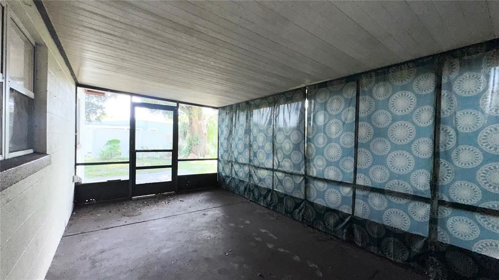 For Rent: $2,150 (2 beds, 1 baths, 888 Square Feet)