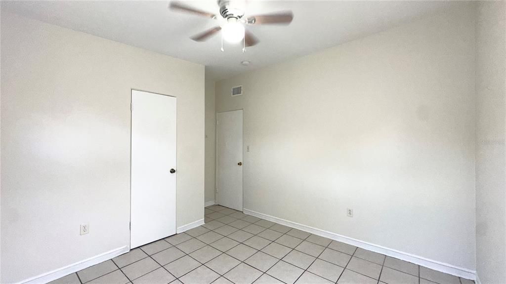 For Rent: $2,150 (2 beds, 1 baths, 888 Square Feet)