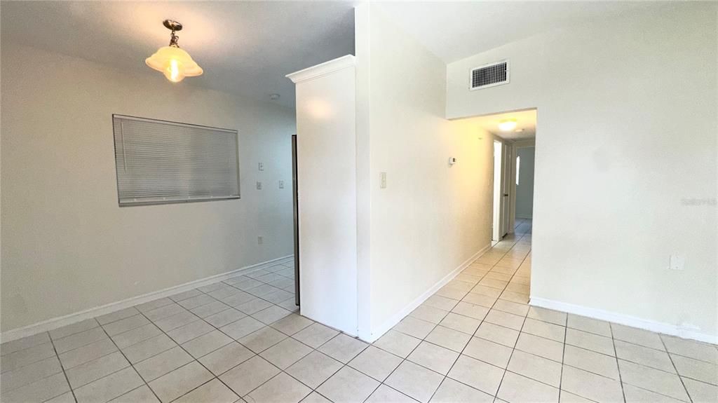 For Rent: $2,150 (2 beds, 1 baths, 888 Square Feet)