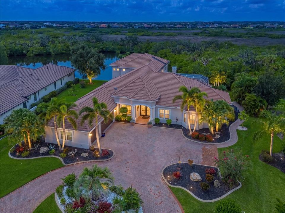 For Sale: $1,625,000 (5 beds, 5 baths, 5170 Square Feet)