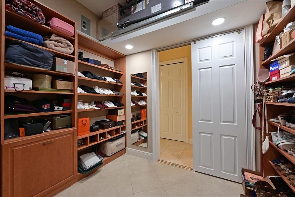 For Sale: $1,625,000 (5 beds, 5 baths, 5170 Square Feet)