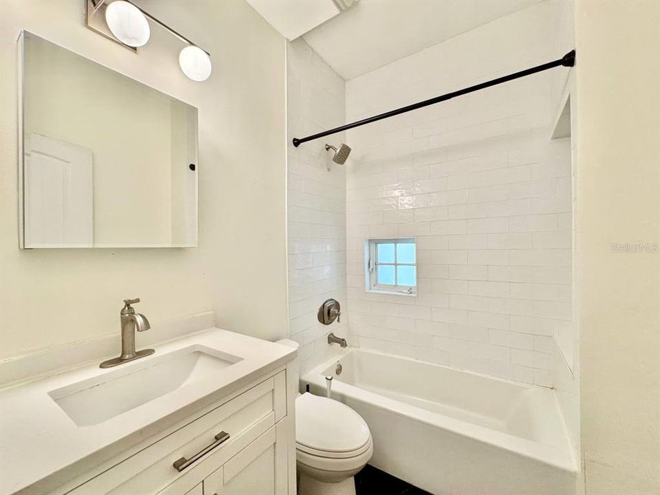 For Rent: $1,979 (1 beds, 1 baths, 641 Square Feet)