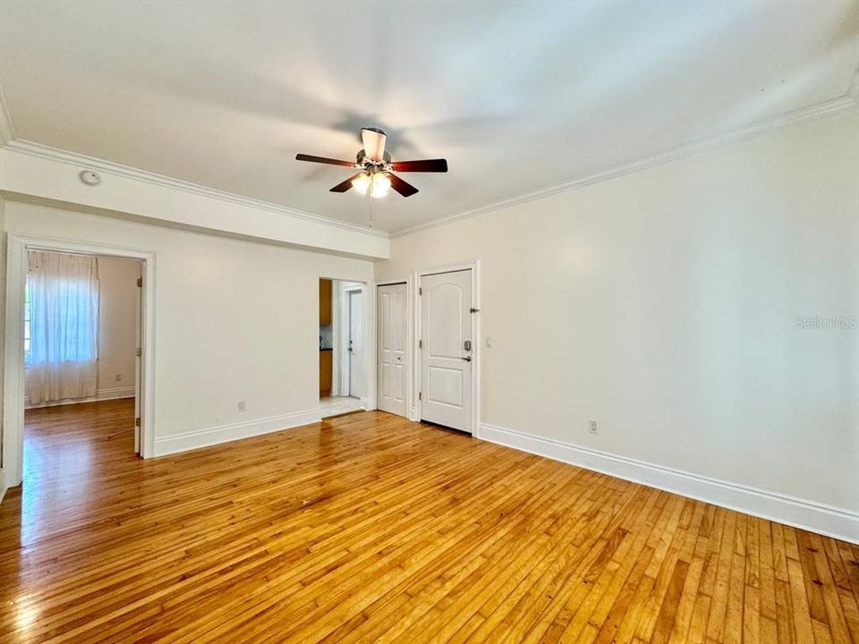 For Rent: $1,979 (1 beds, 1 baths, 641 Square Feet)