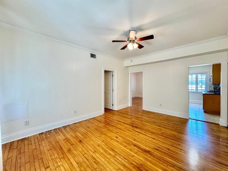 For Rent: $1,979 (1 beds, 1 baths, 641 Square Feet)
