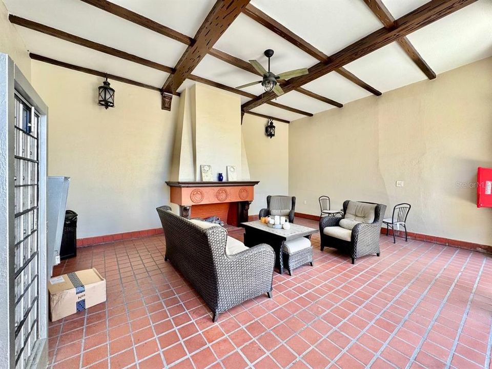 For Rent: $1,979 (1 beds, 1 baths, 641 Square Feet)