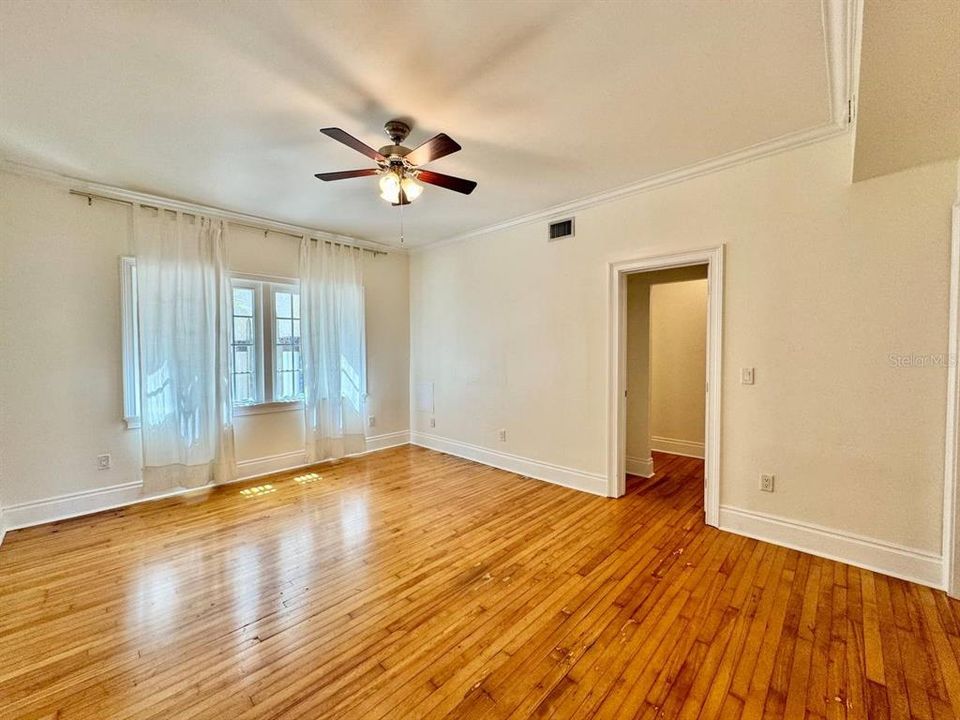 For Rent: $1,979 (1 beds, 1 baths, 641 Square Feet)