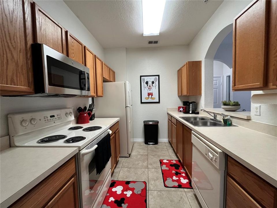 For Sale: $259,999 (2 beds, 2 baths, 1081 Square Feet)