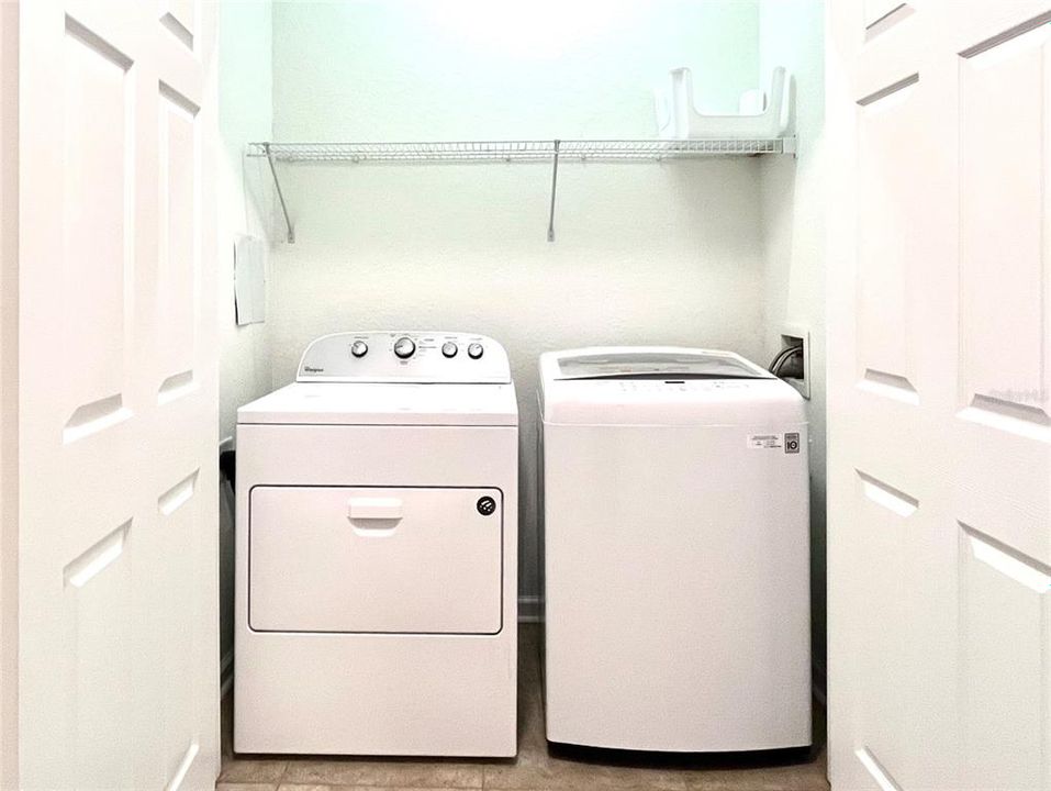 For Sale: $259,999 (2 beds, 2 baths, 1081 Square Feet)
