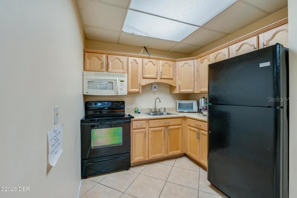 For Sale: $295,000 (2 beds, 2 baths, 1225 Square Feet)
