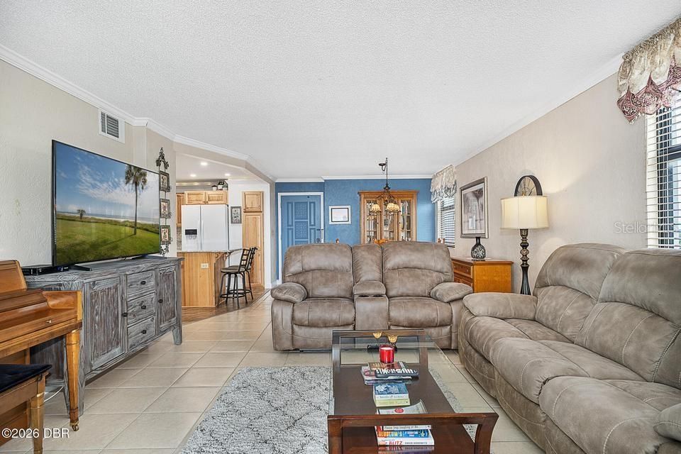 For Sale: $295,000 (2 beds, 2 baths, 1225 Square Feet)