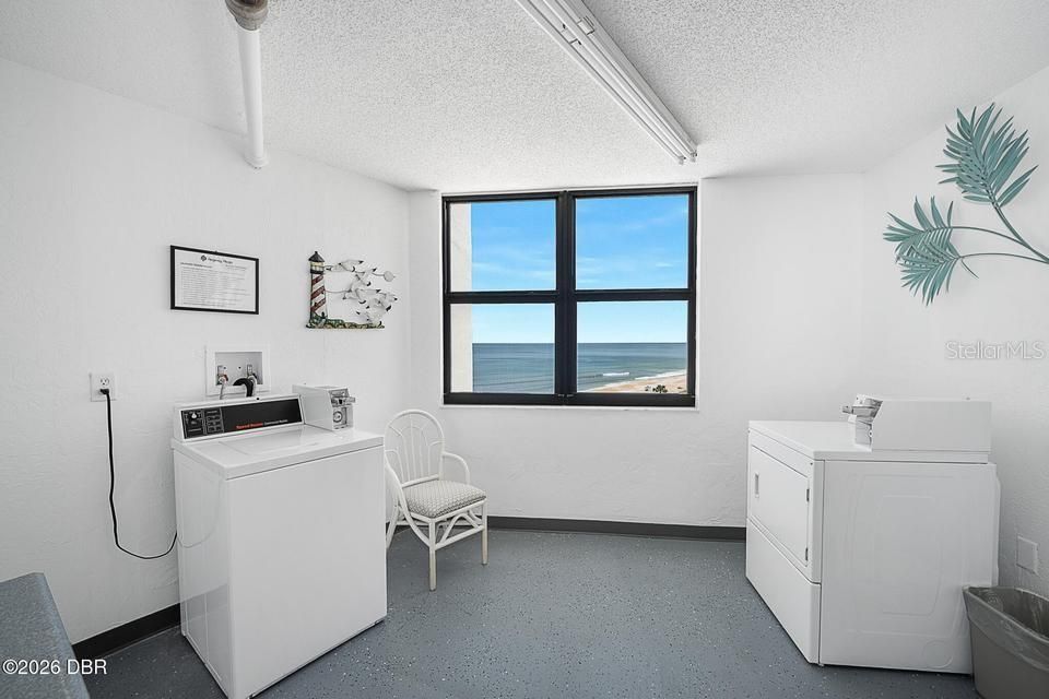 For Sale: $295,000 (2 beds, 2 baths, 1225 Square Feet)